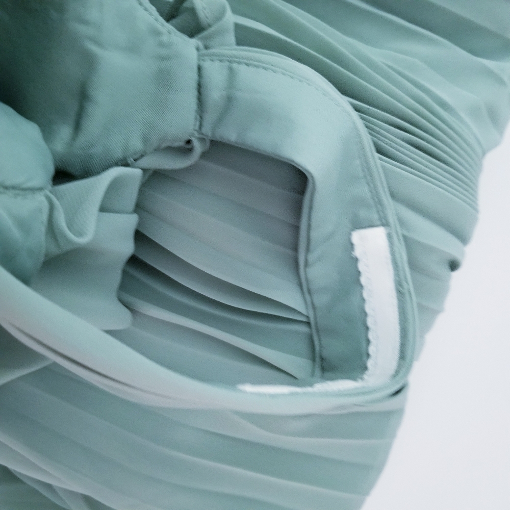 Elegant Gown With Pockets - Picture 16 of 16